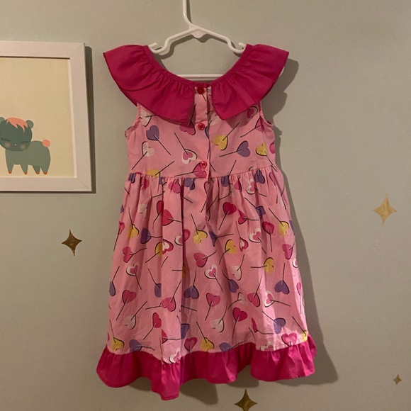 Girls pink ruffle collar heart lollipop dress with bow front • size 5 - Picture 7 of 7